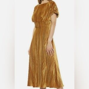 NWT Alexia Admor Veronica Gold Pleated Crushed Velvet Midi Dress.
